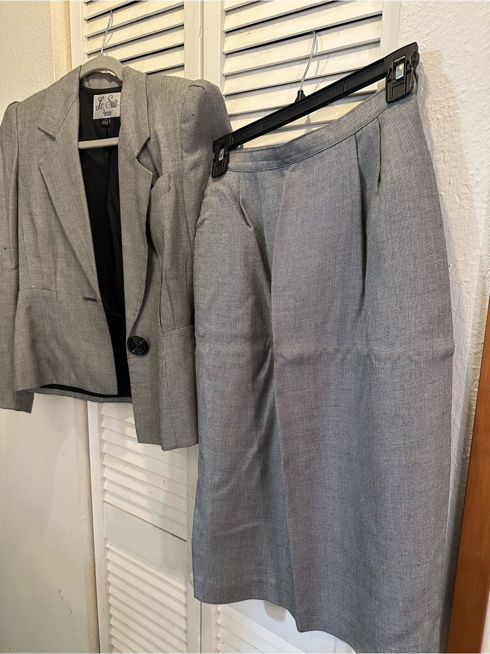 Le Suit Gray Women's Skirt Suit - Tailored Blazer & Pencil Skirt
